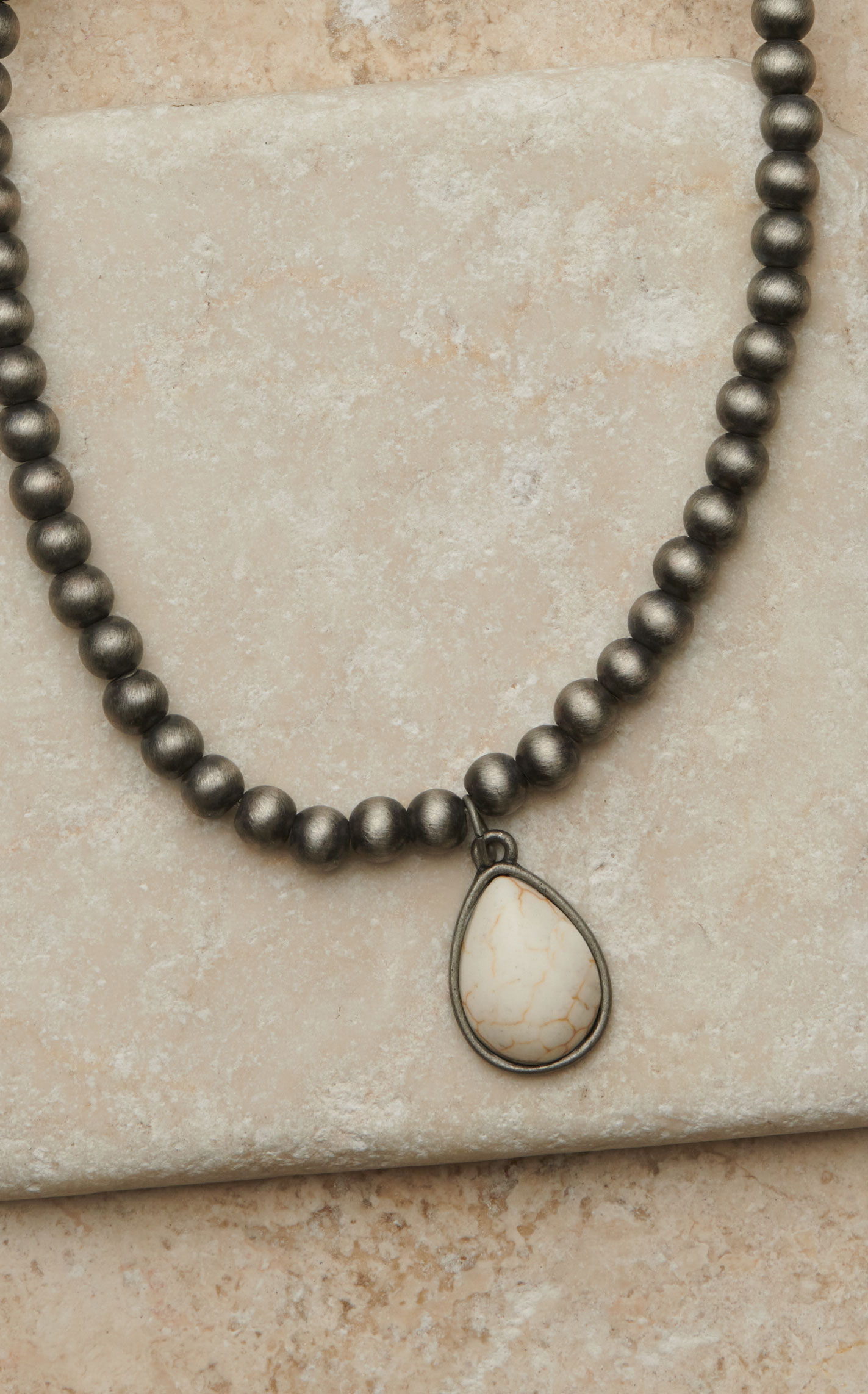 Rockin' C Women's Silver Navajo Pearl with White Stone Teardrop Pendant Necklace - Image 1