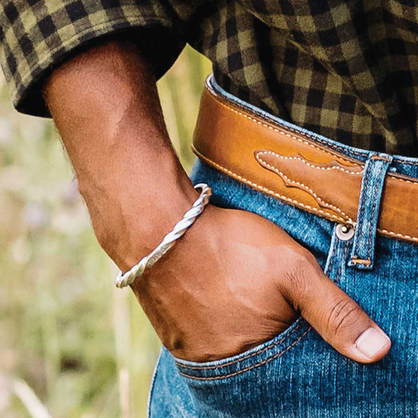 Montana Silversmiths Men's Silver Rugged Solstice Cuff Bracelet - Image 2