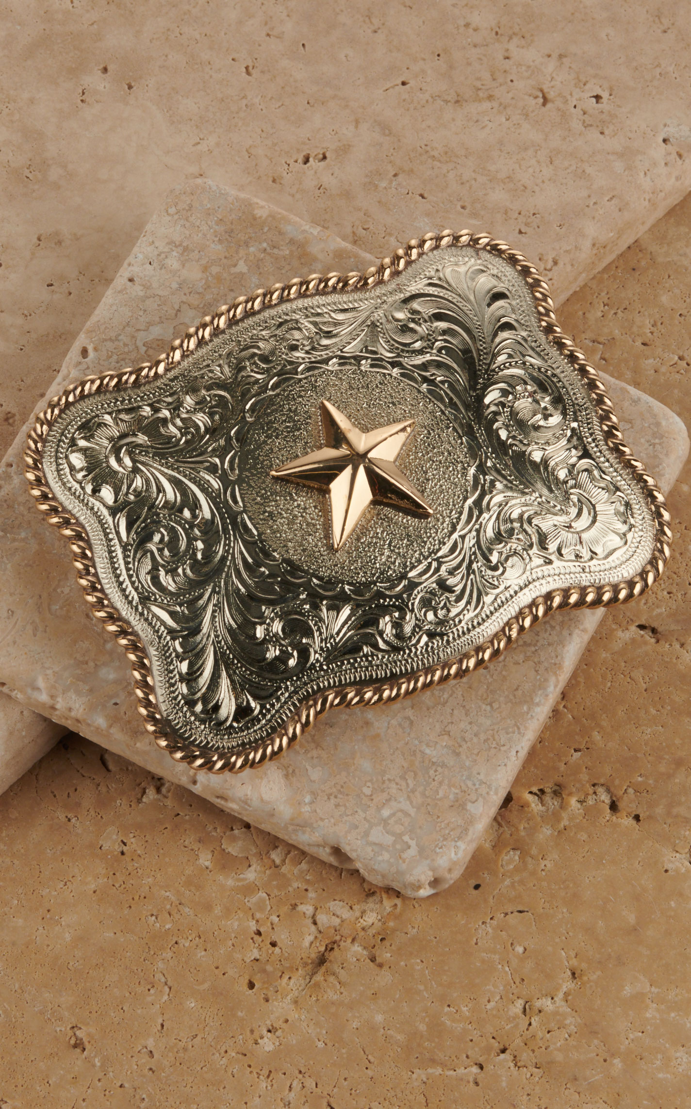 AndWest Men's Silver and Gold Scalloped Lone Star Etched Belt Buckle - Image 1