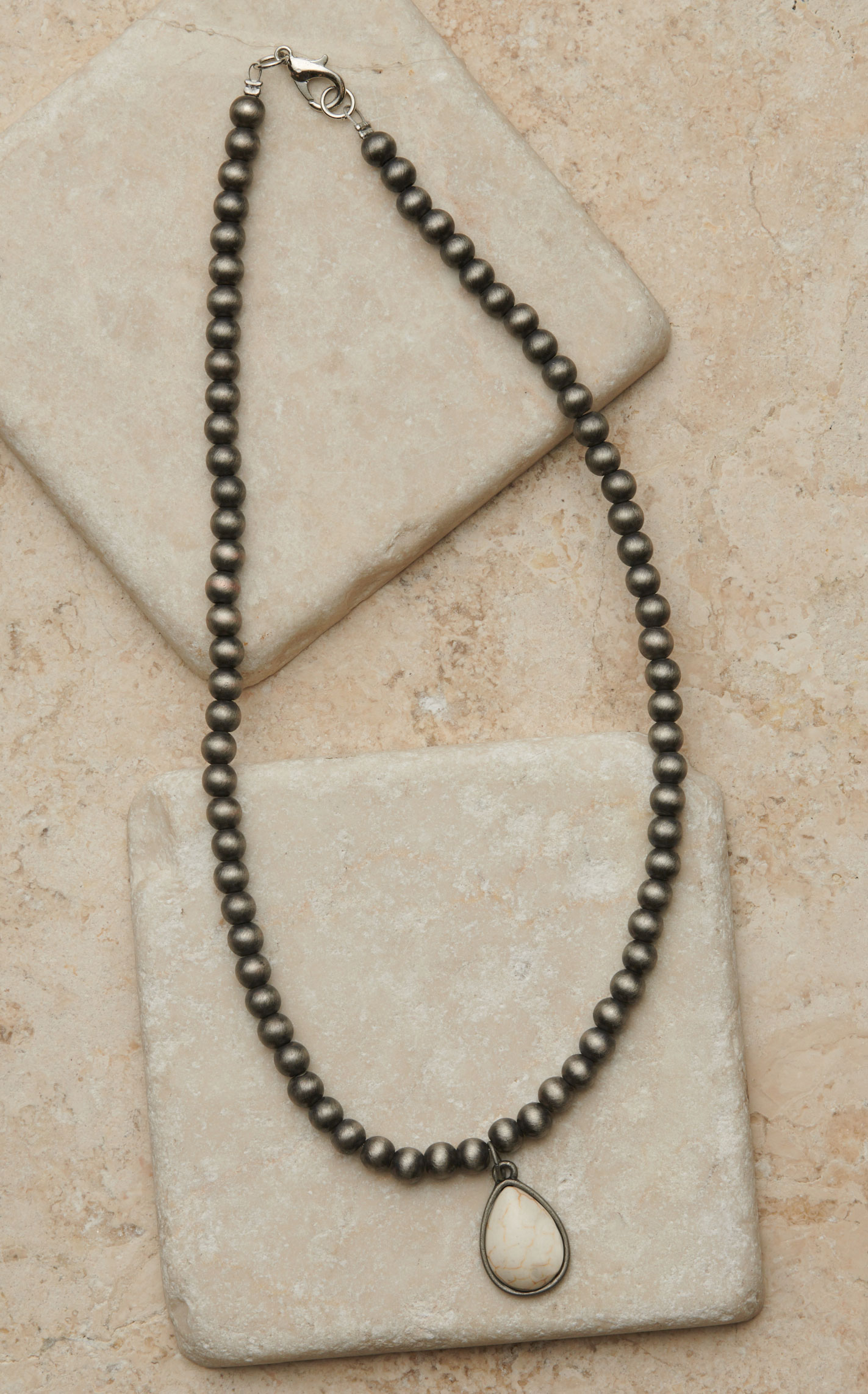 Rockin' C Women's Silver Navajo Pearl with White Stone Teardrop Pendant Necklace - Image 1