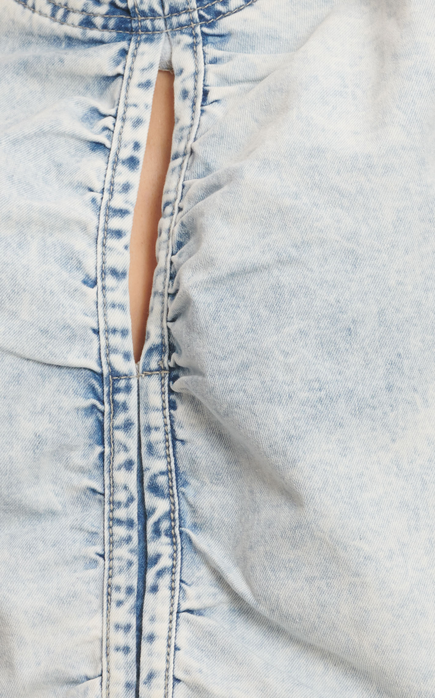 Savanna Jane Women's Light Wash Denim Keyhole Crop Top - Image 1