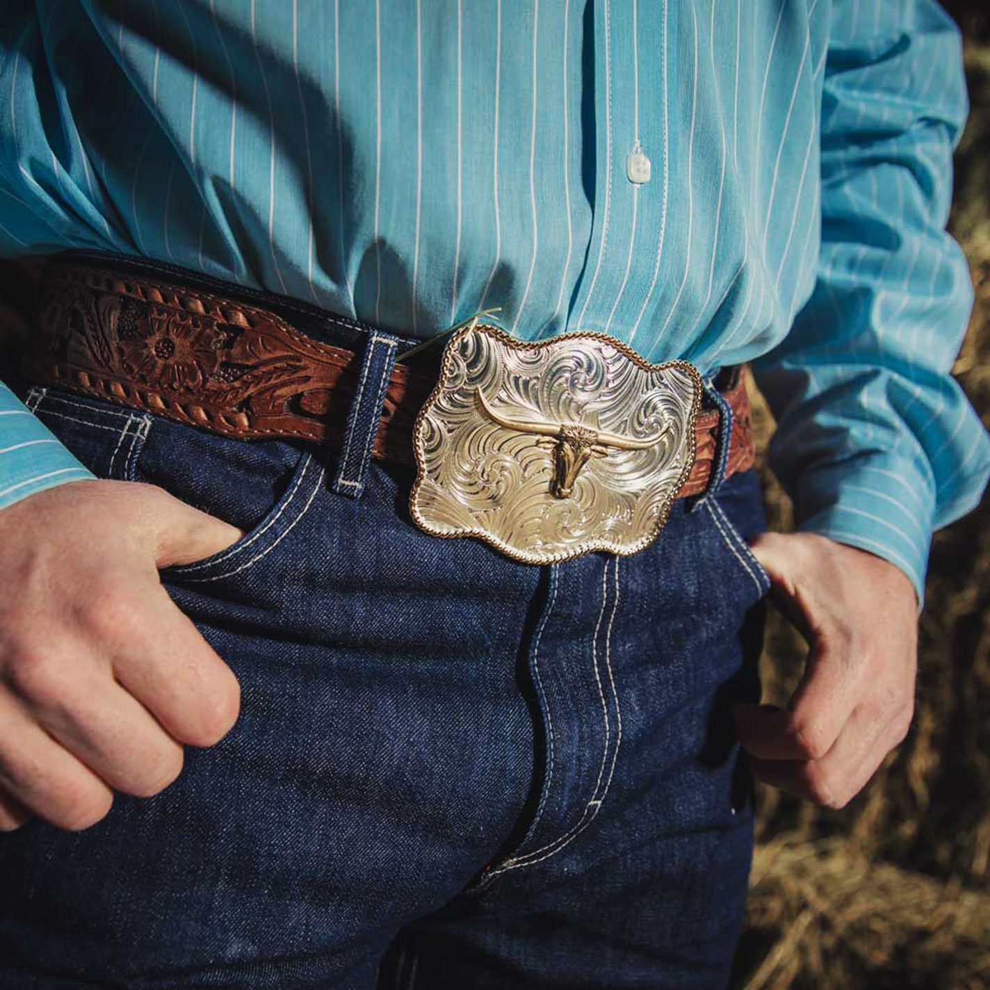 Montana Silversmiths Silver Swirl Golden Longhorn & Scalloped Edge Belt Buckle - Image 1