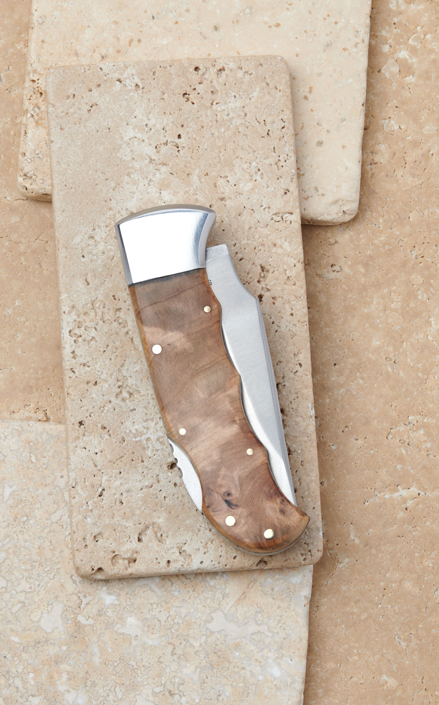 Ariat Medium Single Smooth Blade Natural Burl Wood Handle Folding Knife - Image 2