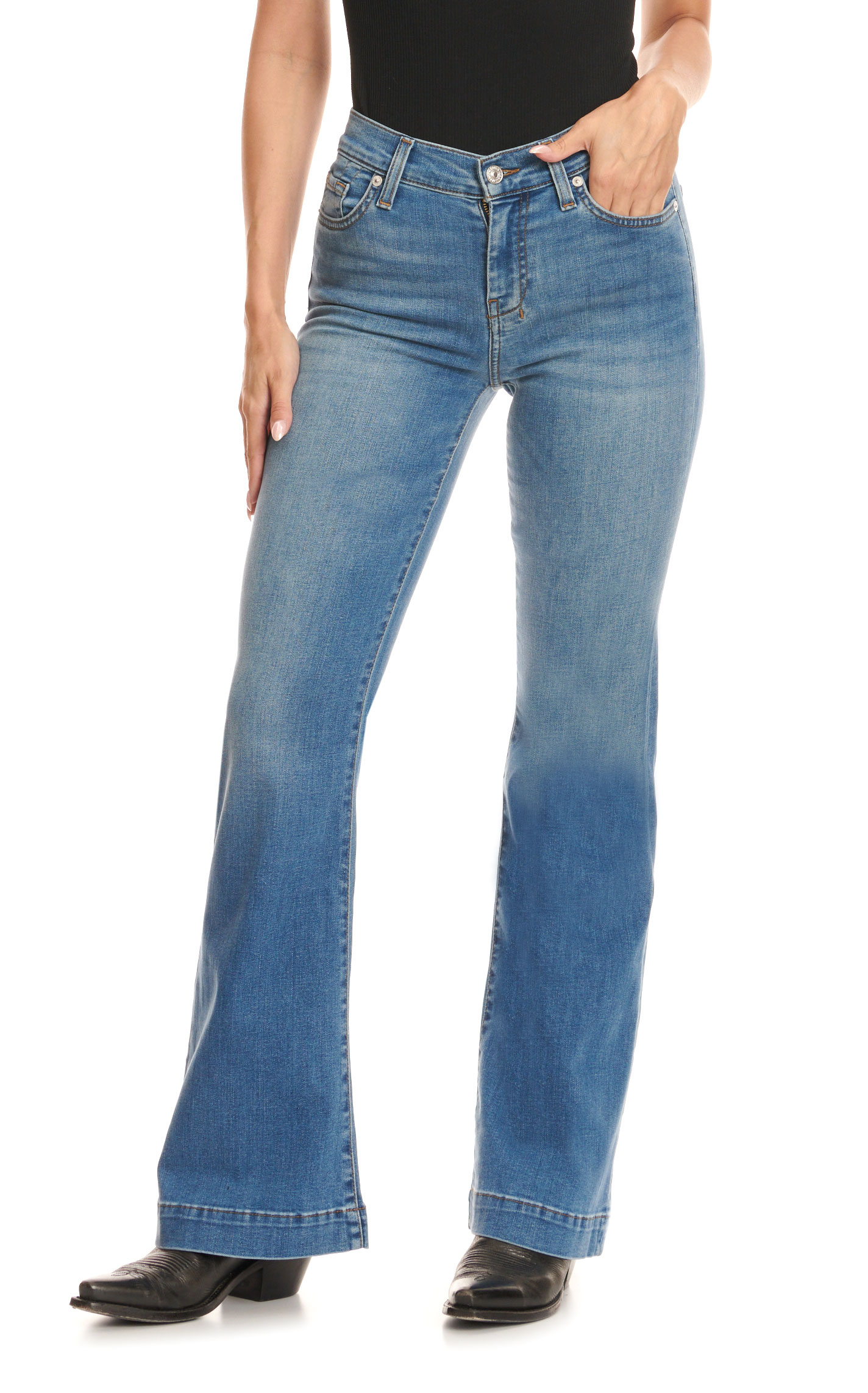7 for All Mankind Women's Light Medium Wash Flare Leg Jeans - Image 4