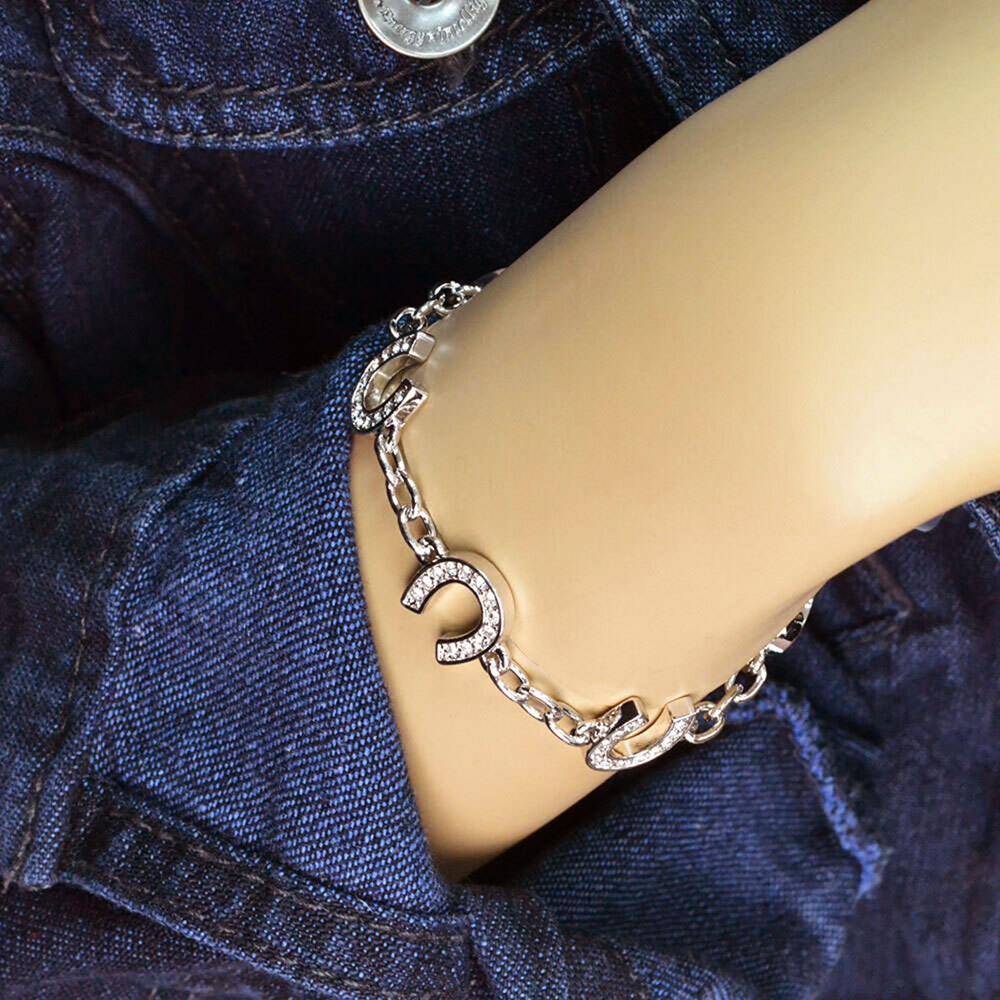 Montana Silversmiths Horseshoe Chain Bracelet - Image 1