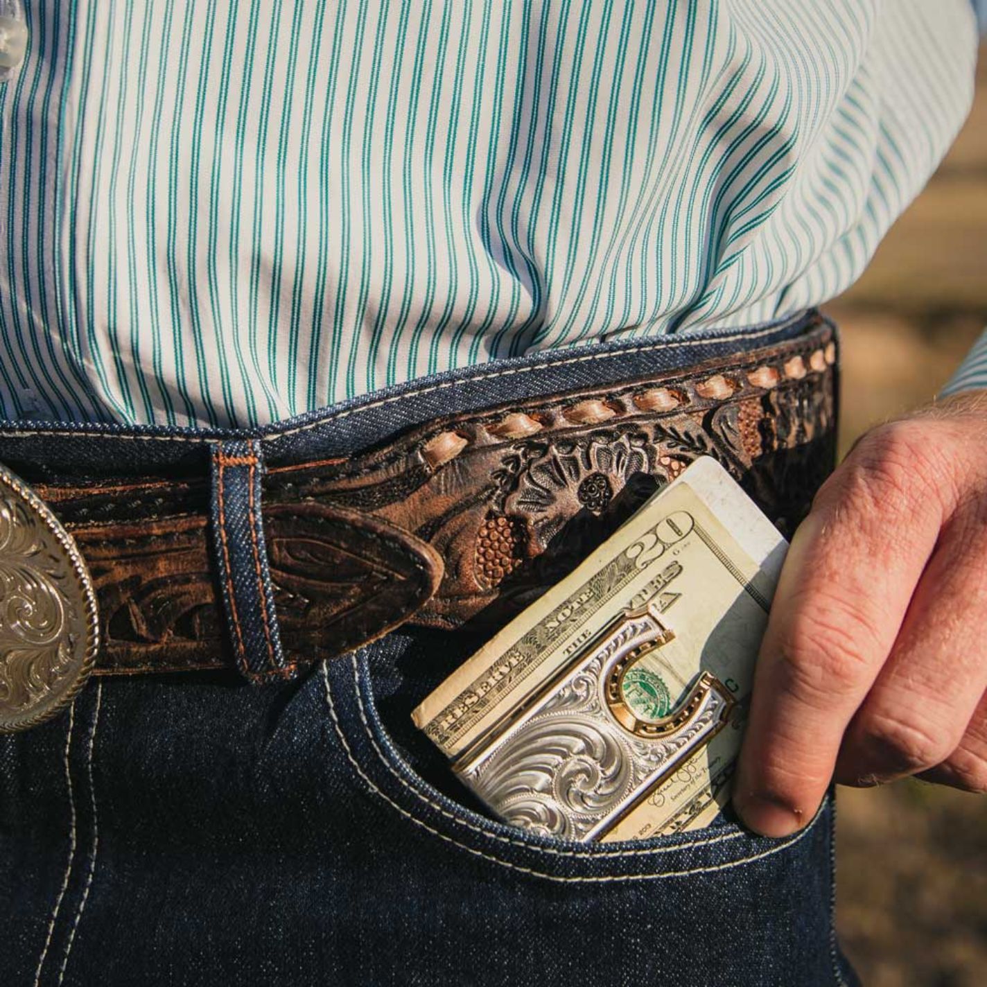 Montana Silversmiths Retro Silver Scrolling & Golden Horseshoe Money Clip - Image 1