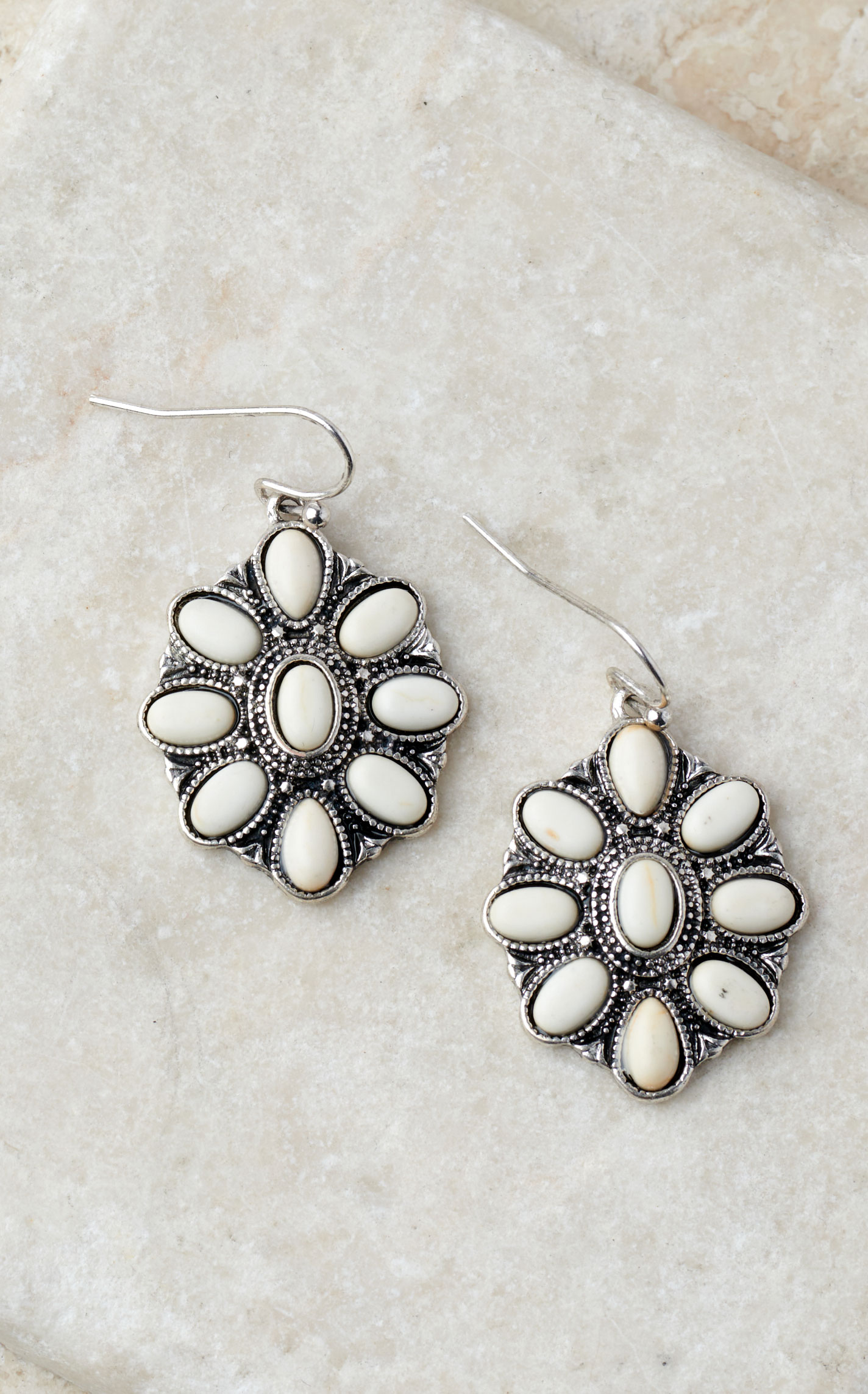 Blazin Roxx Silver and White Squash Blossom Necklace and Earring Set - Image 1