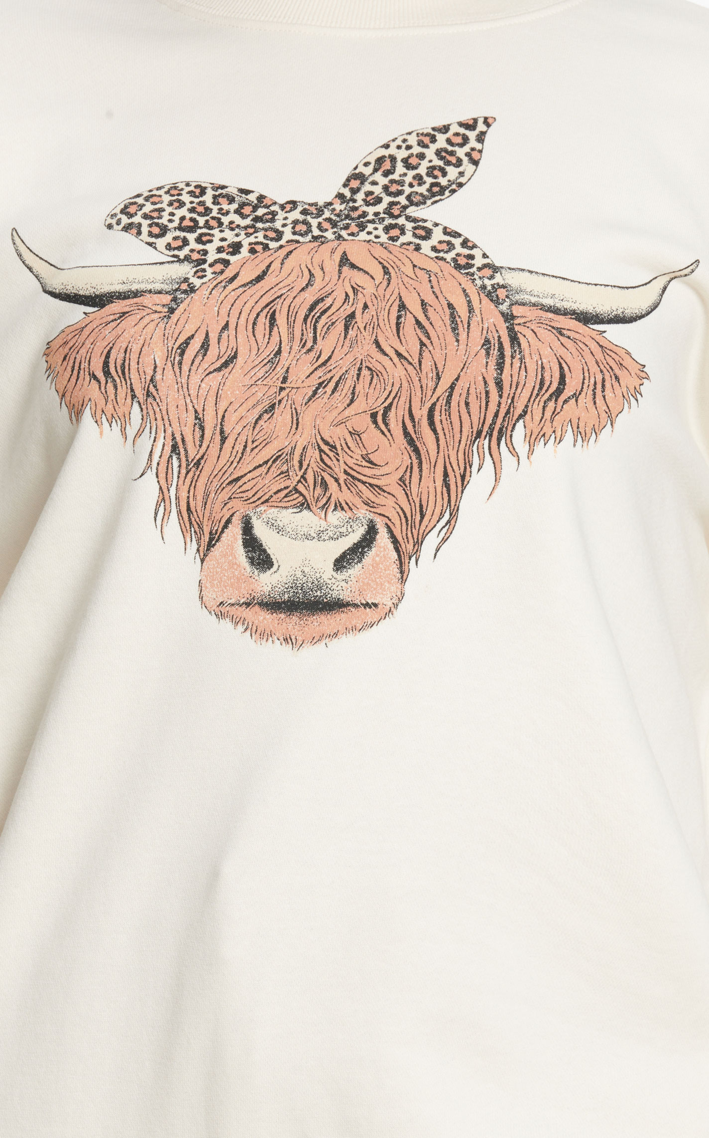 Lotus Fashion Women's Cream Highlander Cow Graphic Pullover - Image 1