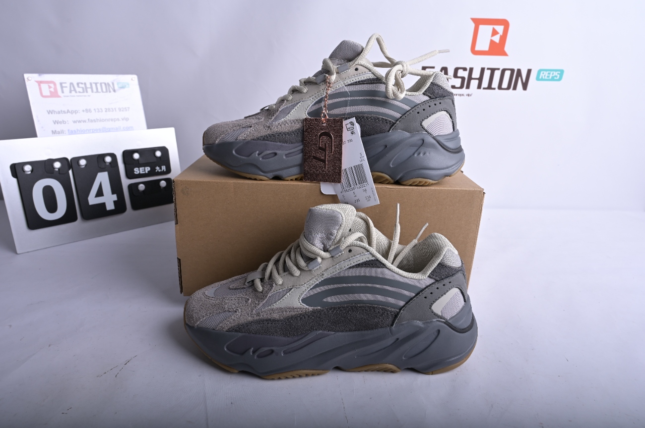 Yeezy Boost 700 V2“Tephra” FU7914