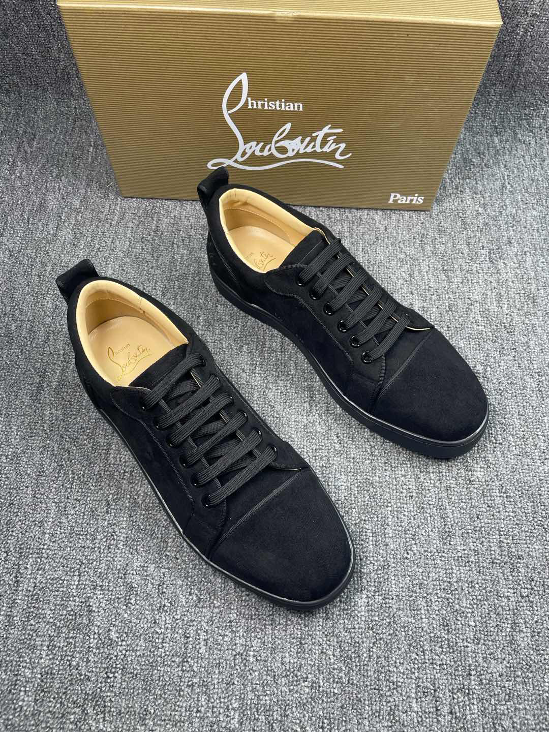 Lubotin Suede Round Toe Lace-Up Low-Top Sneakers 3170052B074