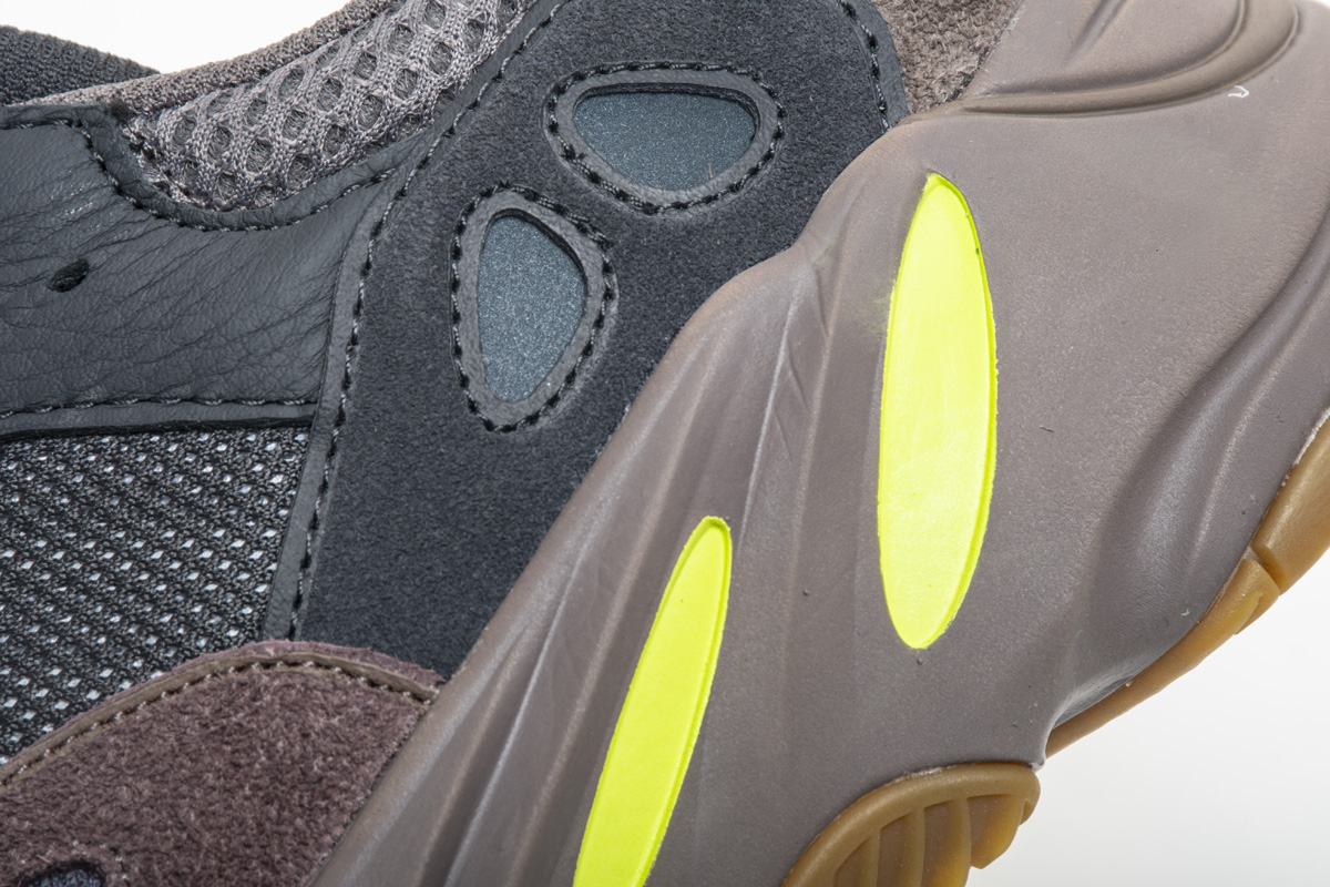 PK GOD  Yeezy Boost 700 “Mauve” EE9614