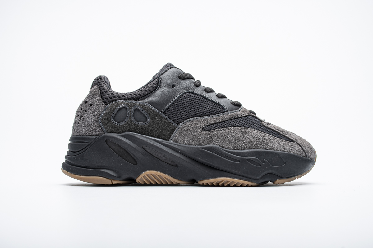 Yeezy Boost 700“Utility Black” FV5304
