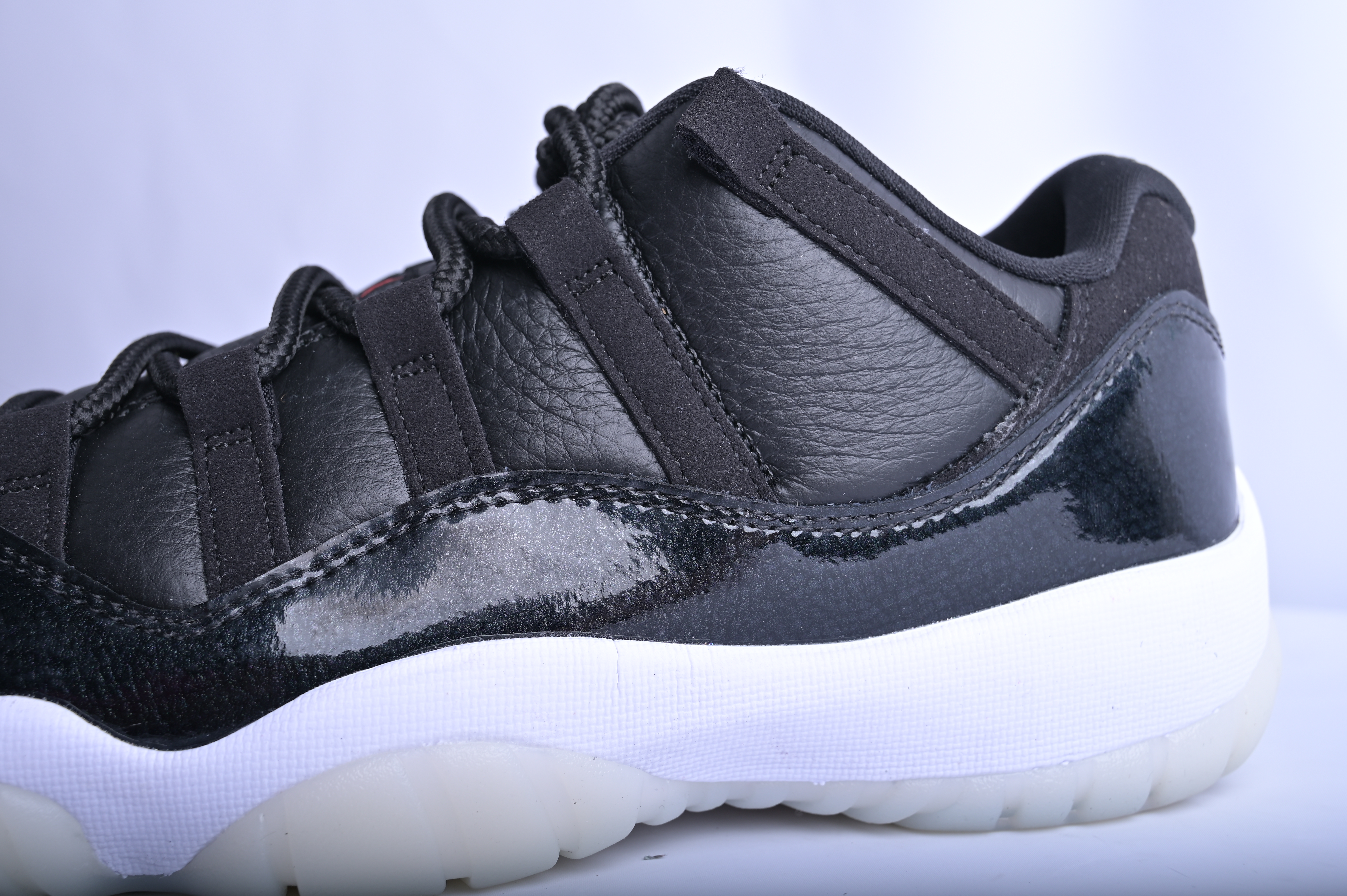 Air Jordan 11 Retro Low 72-10  AV2187-001