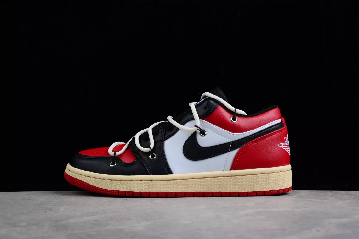 Air Jordan 1 Low “Christmas” 553560-612