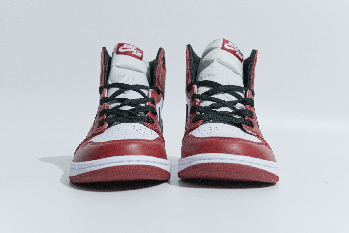 H12  Air Jordan 1 High OG Chicago 555088-101