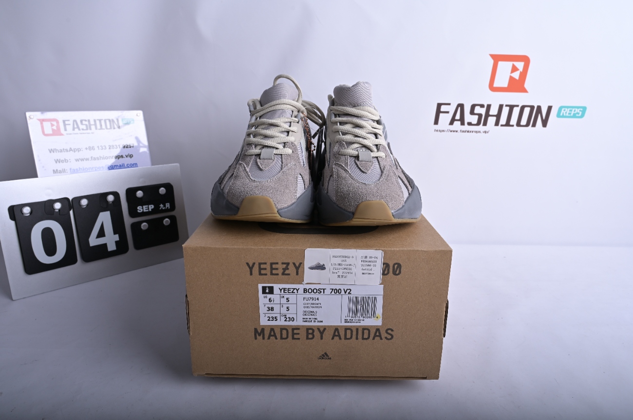 Yeezy Boost 700 V2“Tephra” FU7914