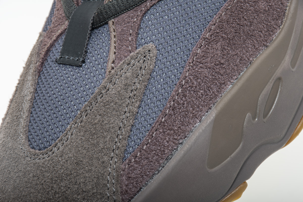 PK GOD  Yeezy Boost 700 “Mauve” EE9614