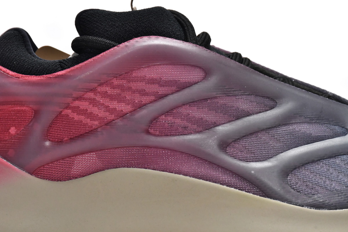 Yeezy 700 V3 “Fade Carbon”  GW1814