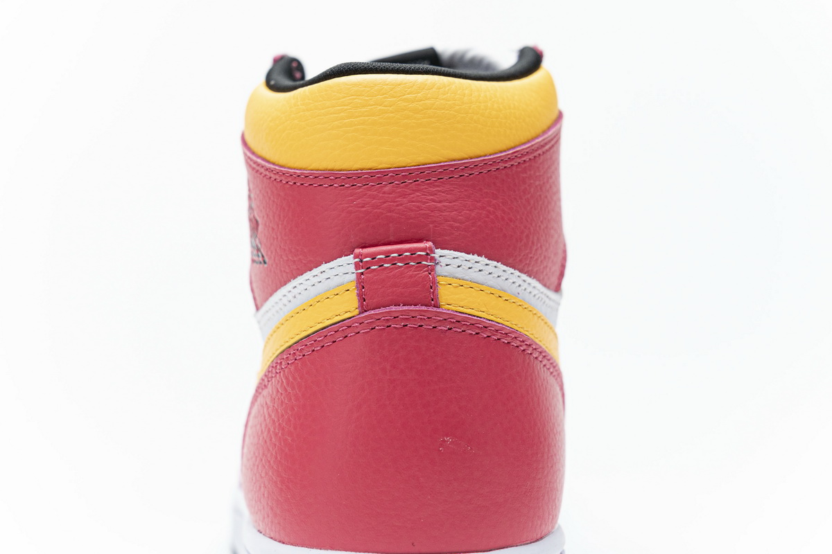 Air Jordan 1 High OG “Light Fusion Red”   555088-603