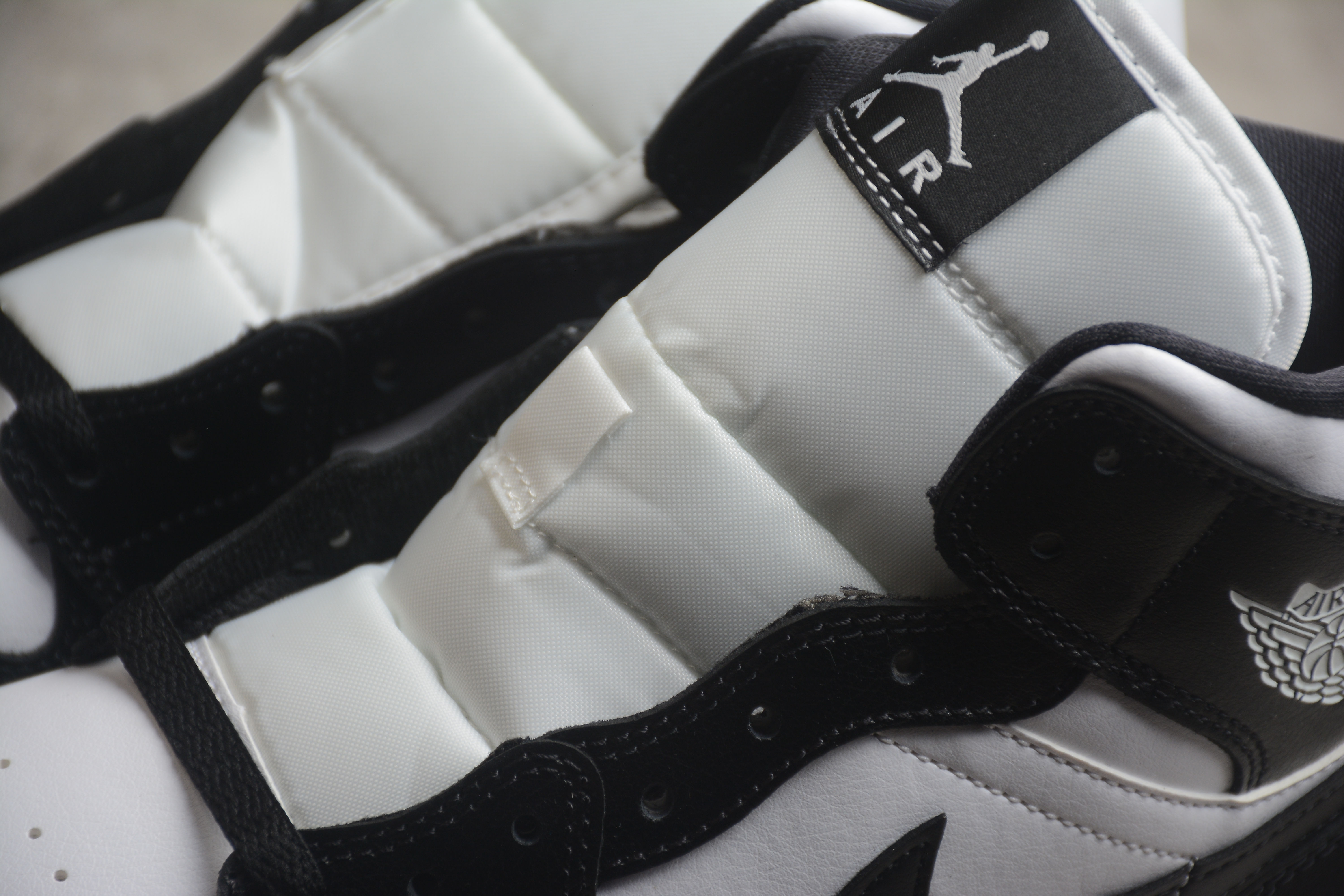 Jordan 1 Mid DV0991 101