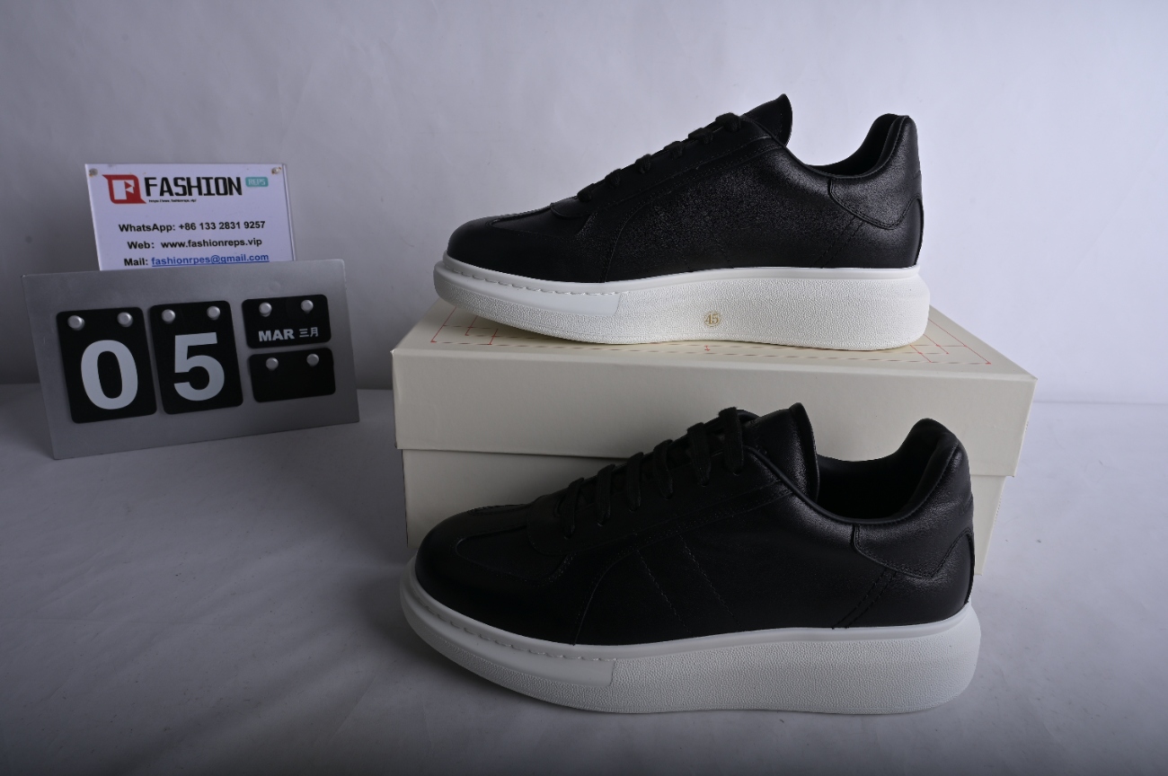Alexander McQueen Sneaker Black and White
