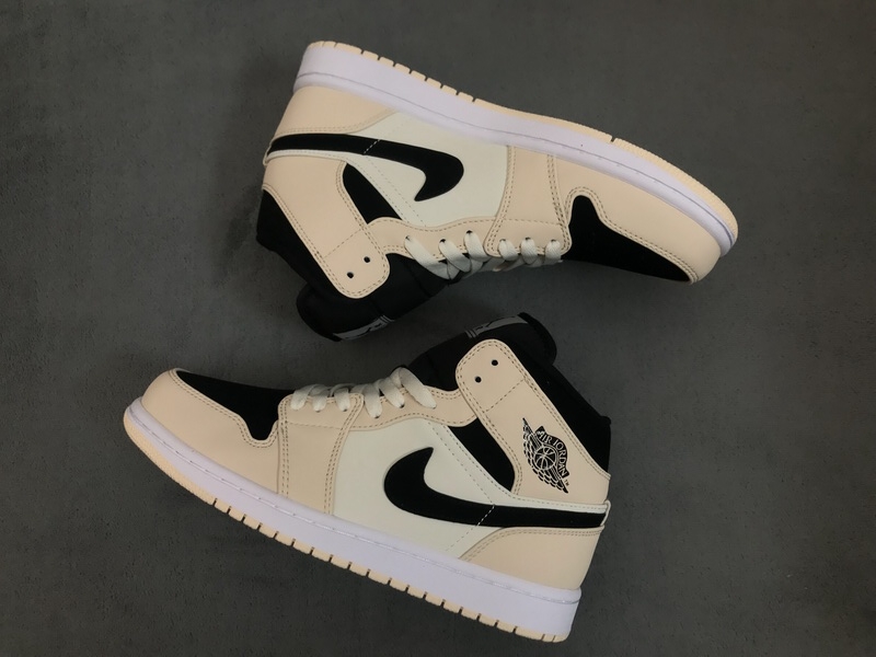 Air Jordan 1 Mid Barely Orange BQ6472-800