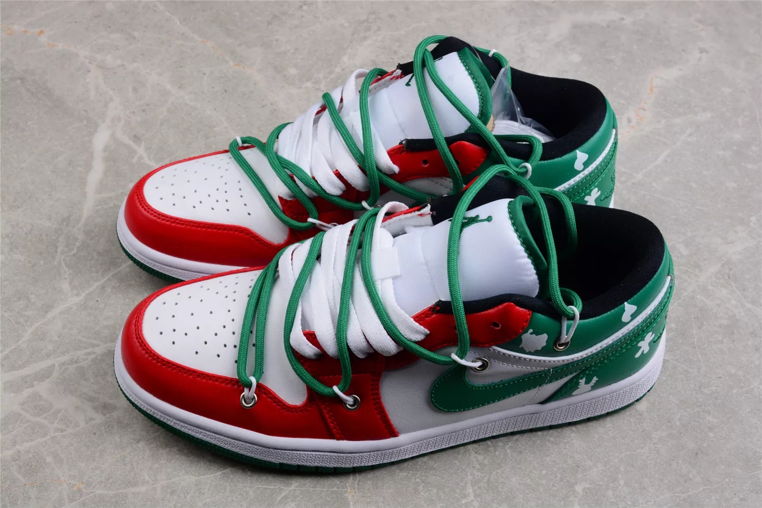 Air Jordan 1 Low “Christmas” 553558-129