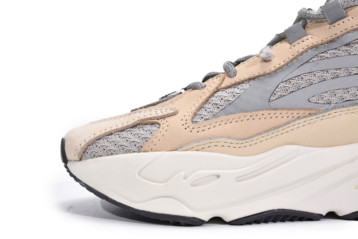 DG  adidas Yeezy Boost 700 V2 Cream   GY7924