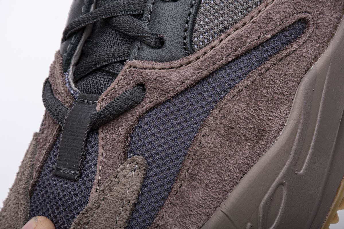 DG  Yeezy Boost 700“Mauve” EE9614