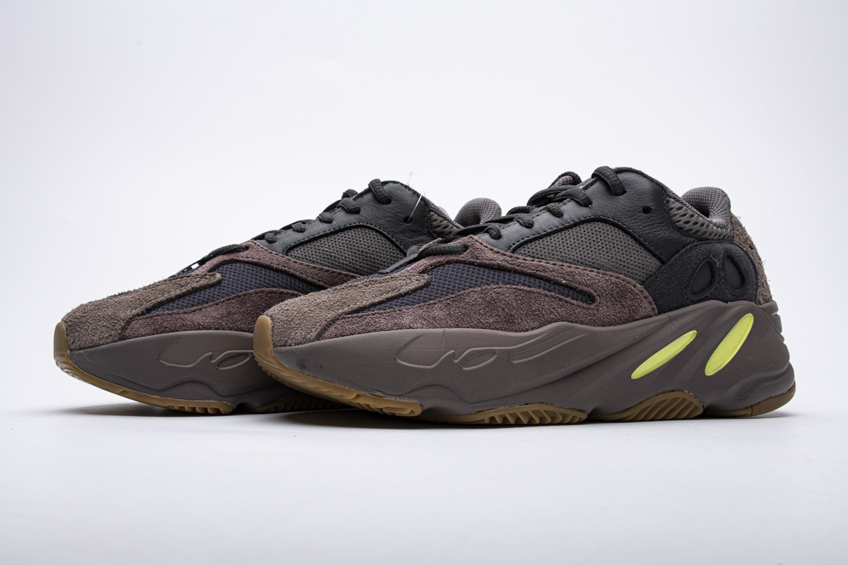 DG  Yeezy Boost 700“Mauve” EE9614