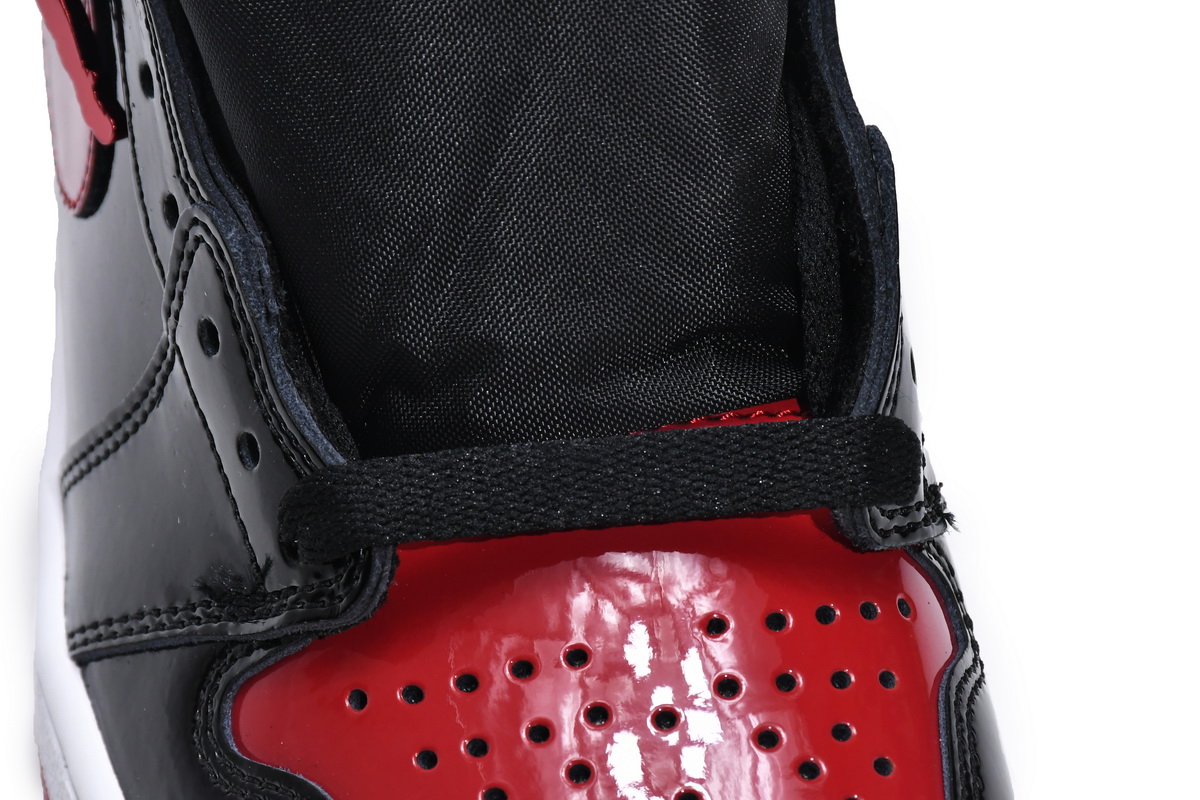 Air Jordan 1 High “Banned”  Patent Leather isForbidden to Wear.  555088-063