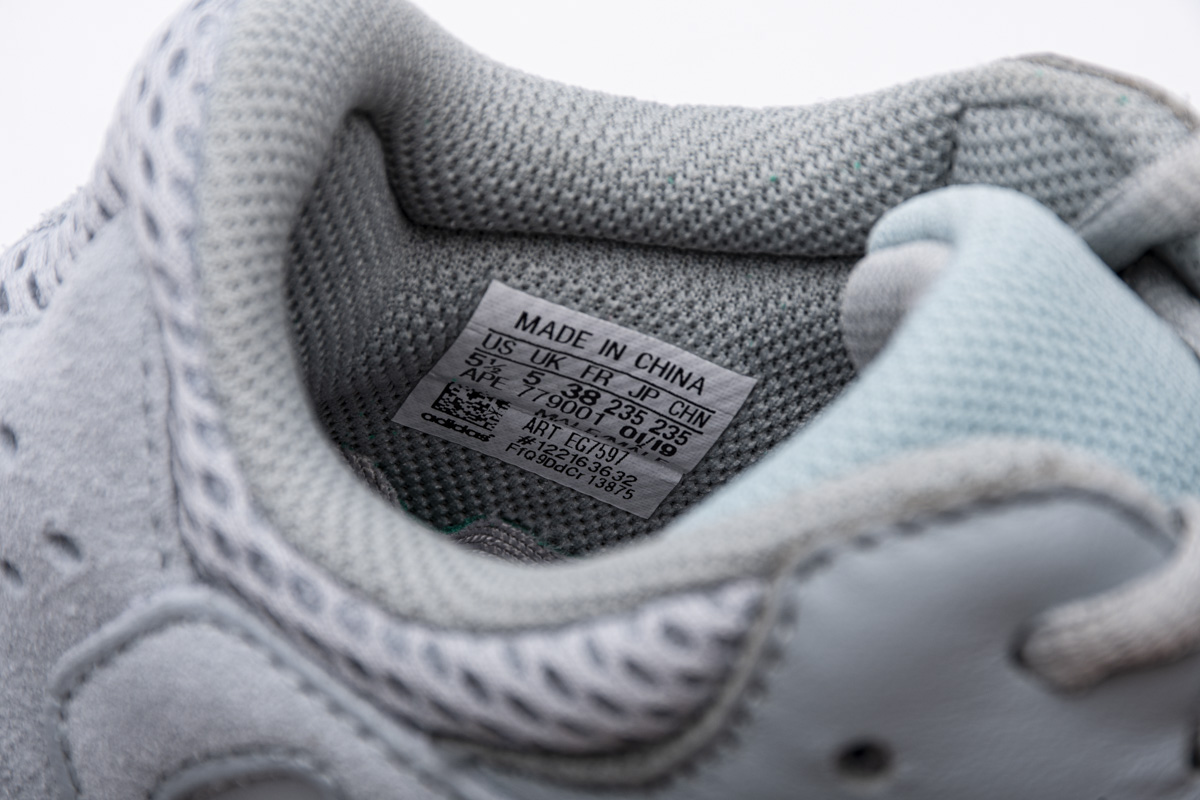 DG  Yeezy Boost 700“Inertia” EG7597