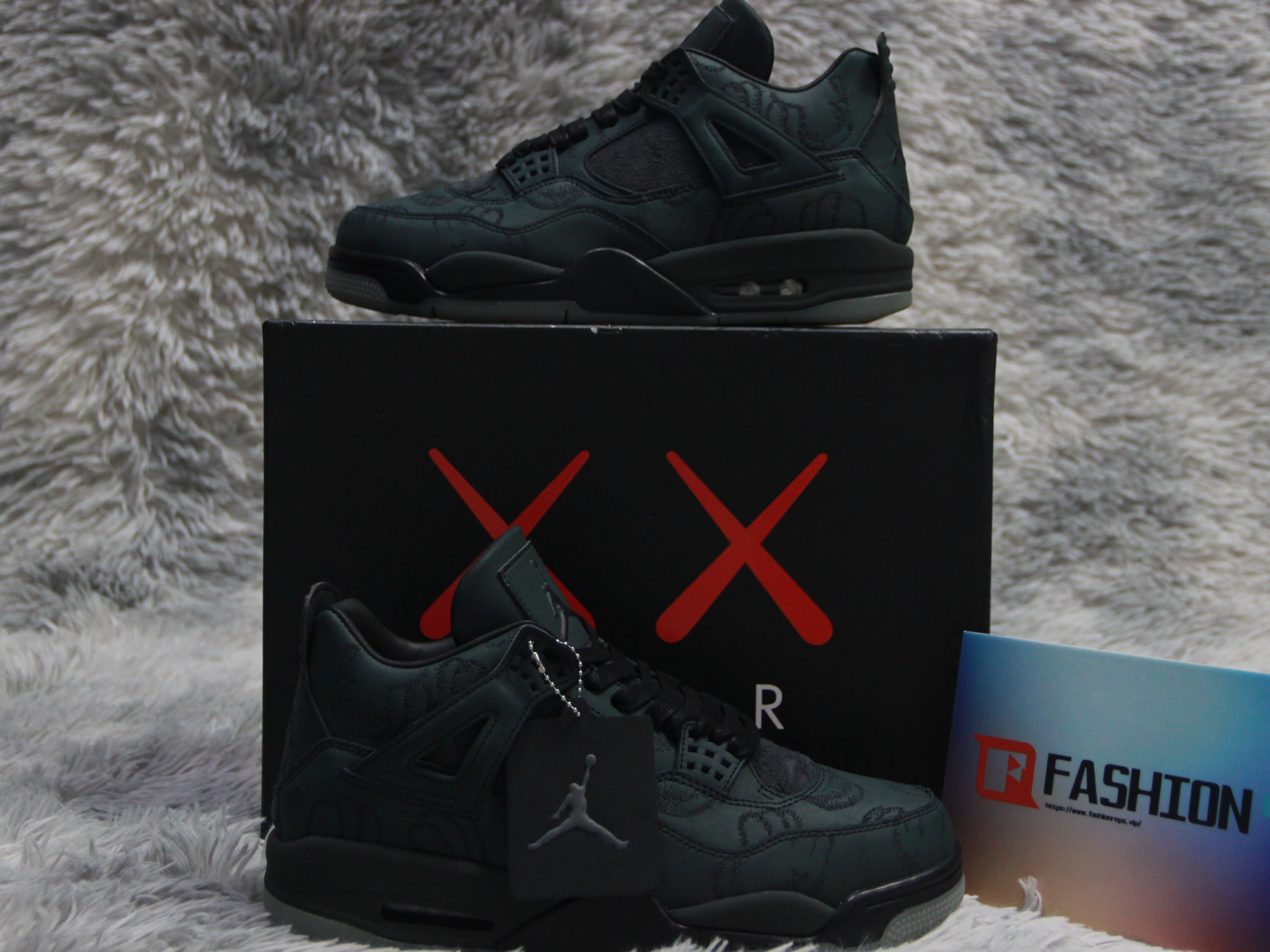 Air Jordan 4 Retro KAWS Black 930155-001