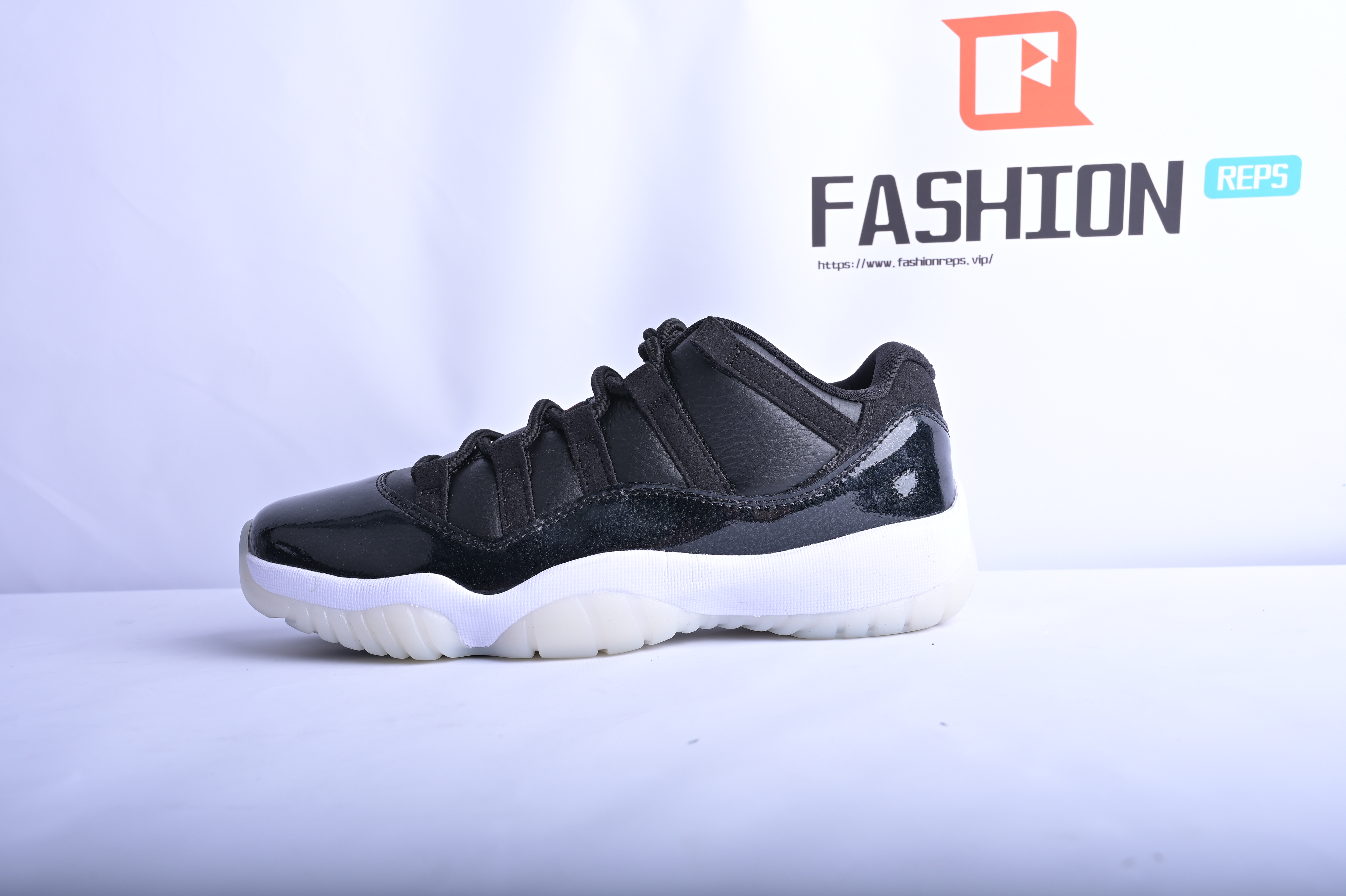 Air Jordan 11 Retro Low 72-10  AV2187-001
