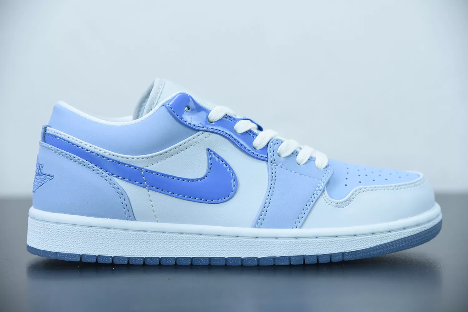 Air Jordan 1 Low SE Mighty Swooshers   DM5442-040