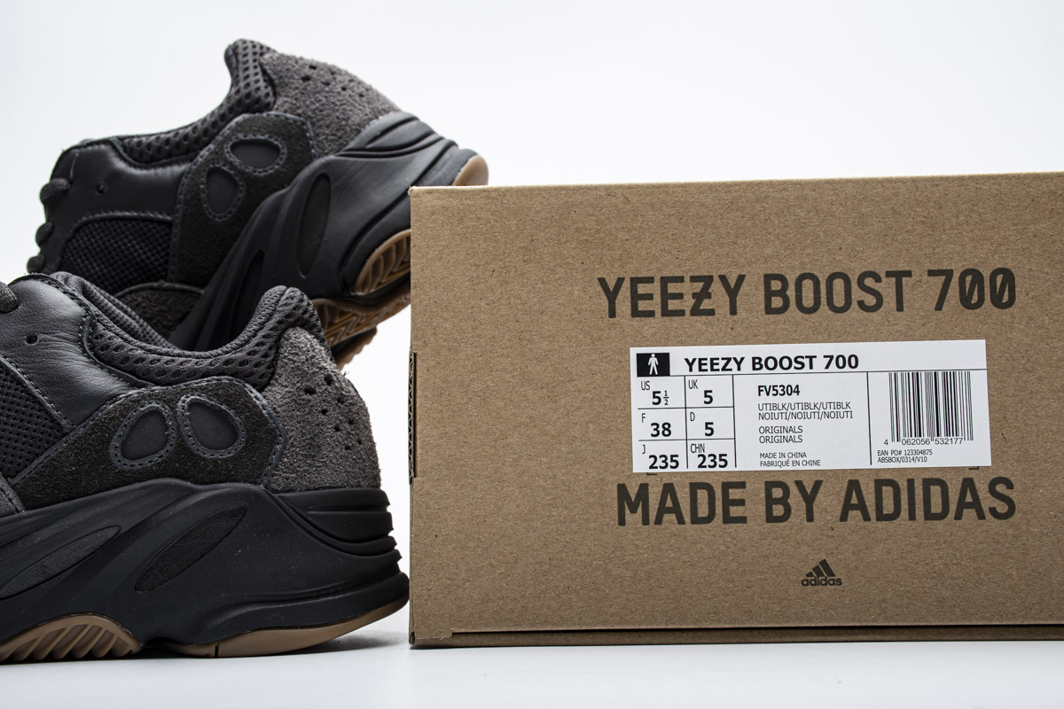 Yeezy Boost 700“Utility Black” FV5304