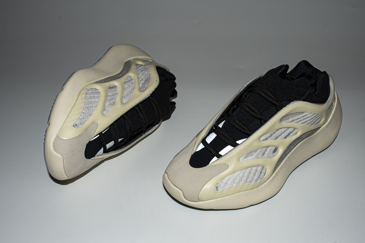 adidas Yeezy 700 V3 “Azael”Real Boost FW4980