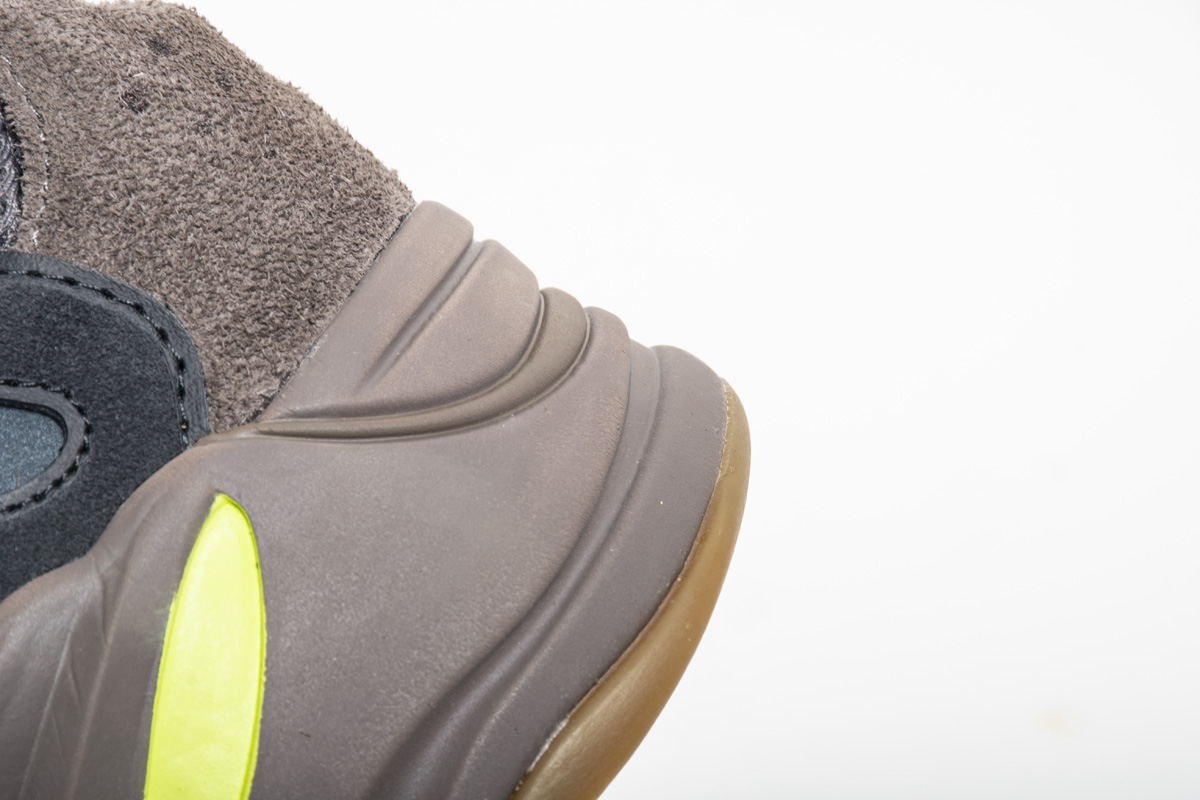 PK GOD  Yeezy Boost 700 “Mauve” EE9614