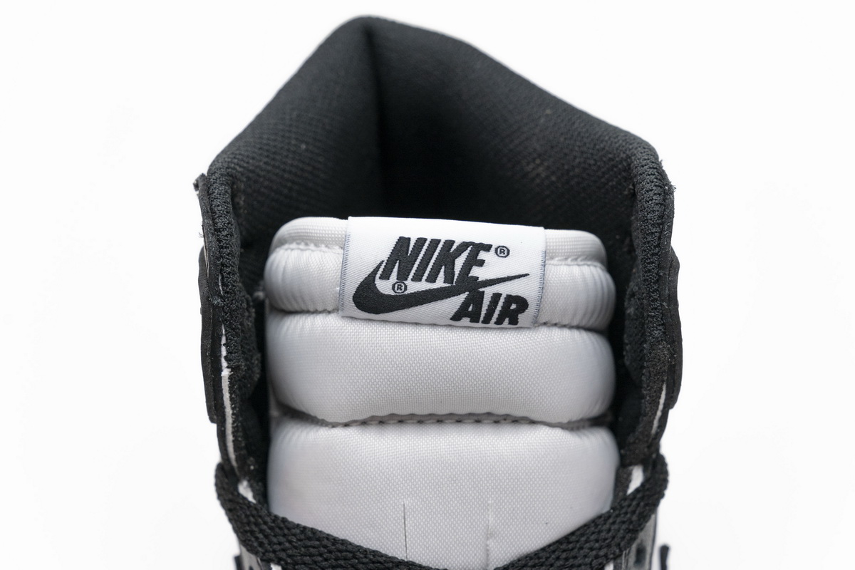 Air Jordan 1 Retro High OG Black White  555088-010