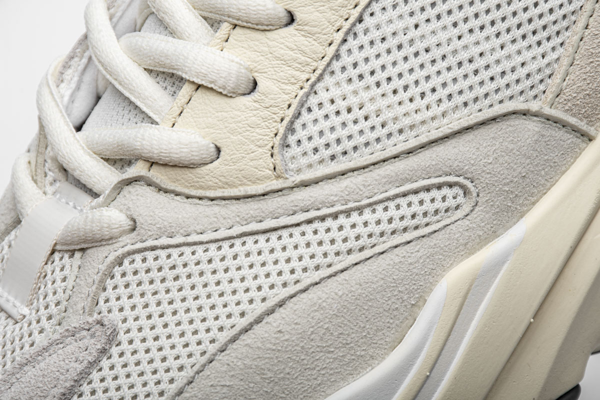 Yeezy Boost 700“Analog” EG7596