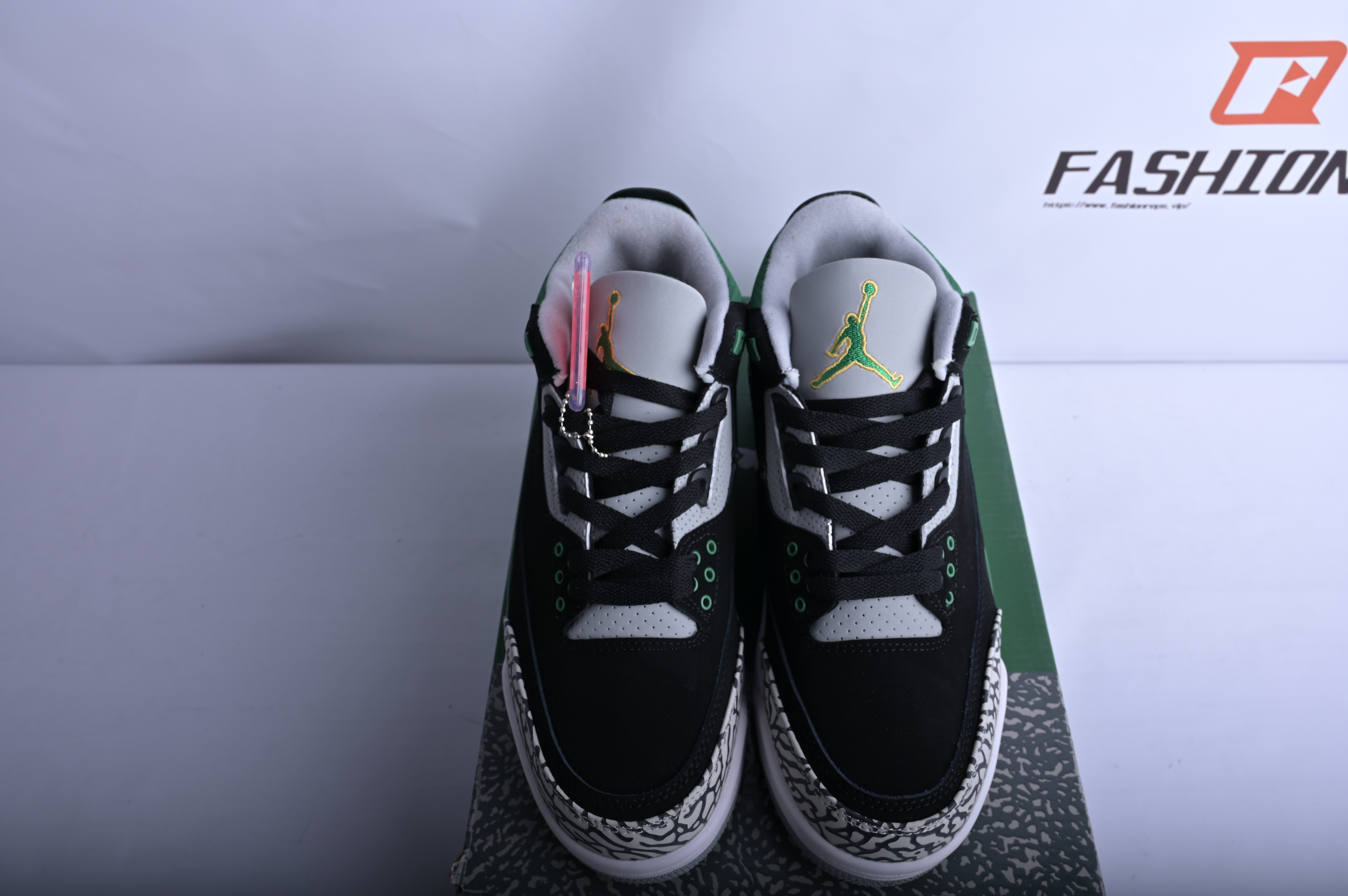 Air Jordan 3 Retro Pine Green   CT8532-030
