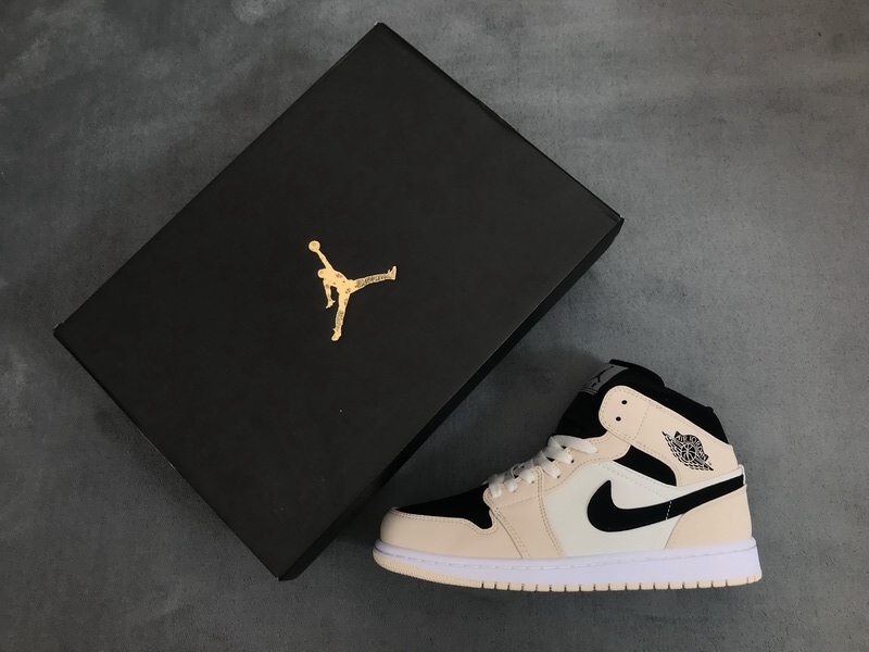 Air Jordan 1 Mid Barely Orange BQ6472-800