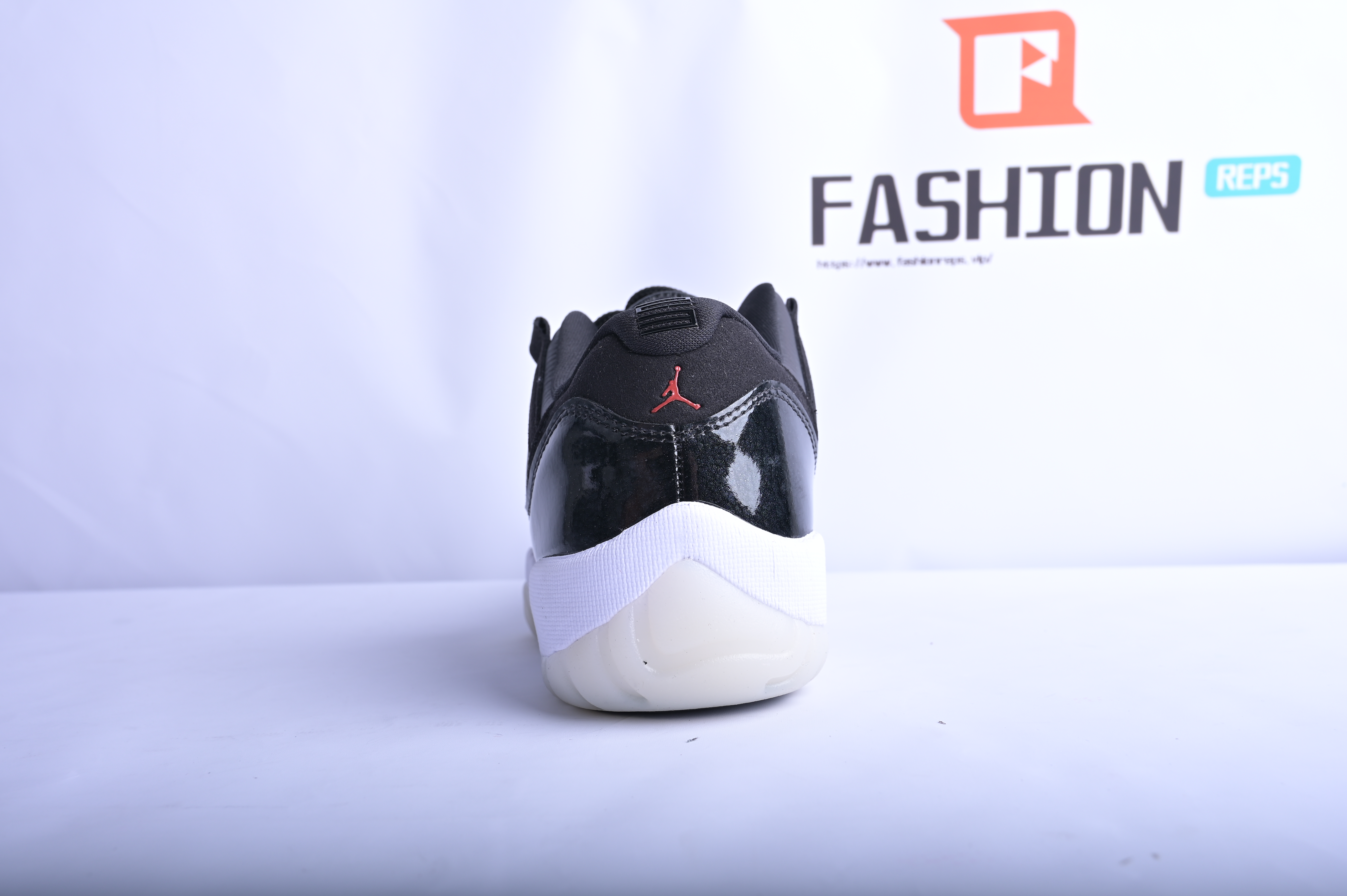 Air Jordan 11 Retro Low 72-10  AV2187-001