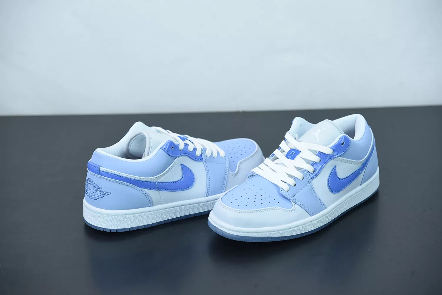 Air Jordan 1 Low SE Mighty Swooshers   DM5442-040