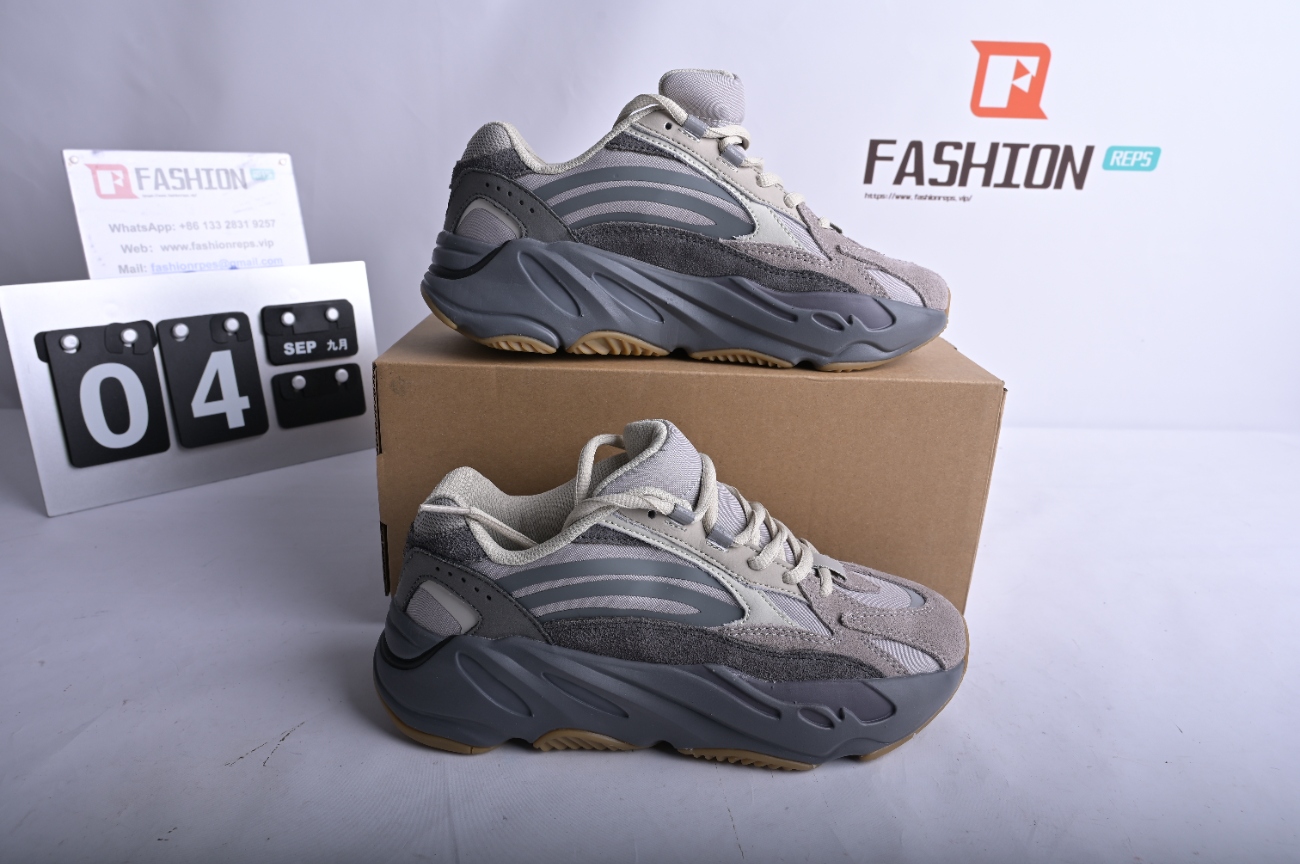 Yeezy Boost 700 V2“Tephra” FU7914