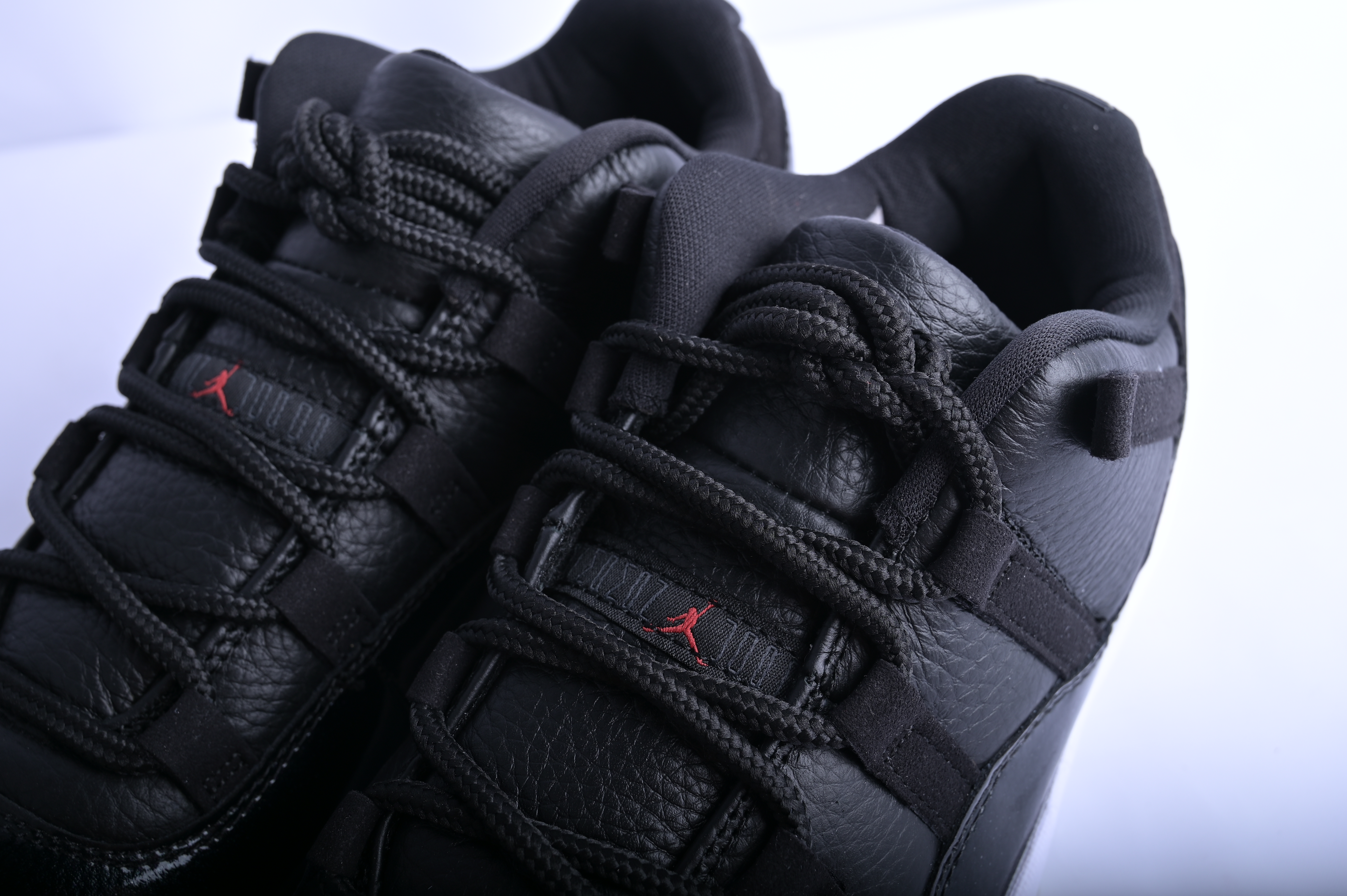 Air Jordan 11 Retro Low 72-10  AV2187-001