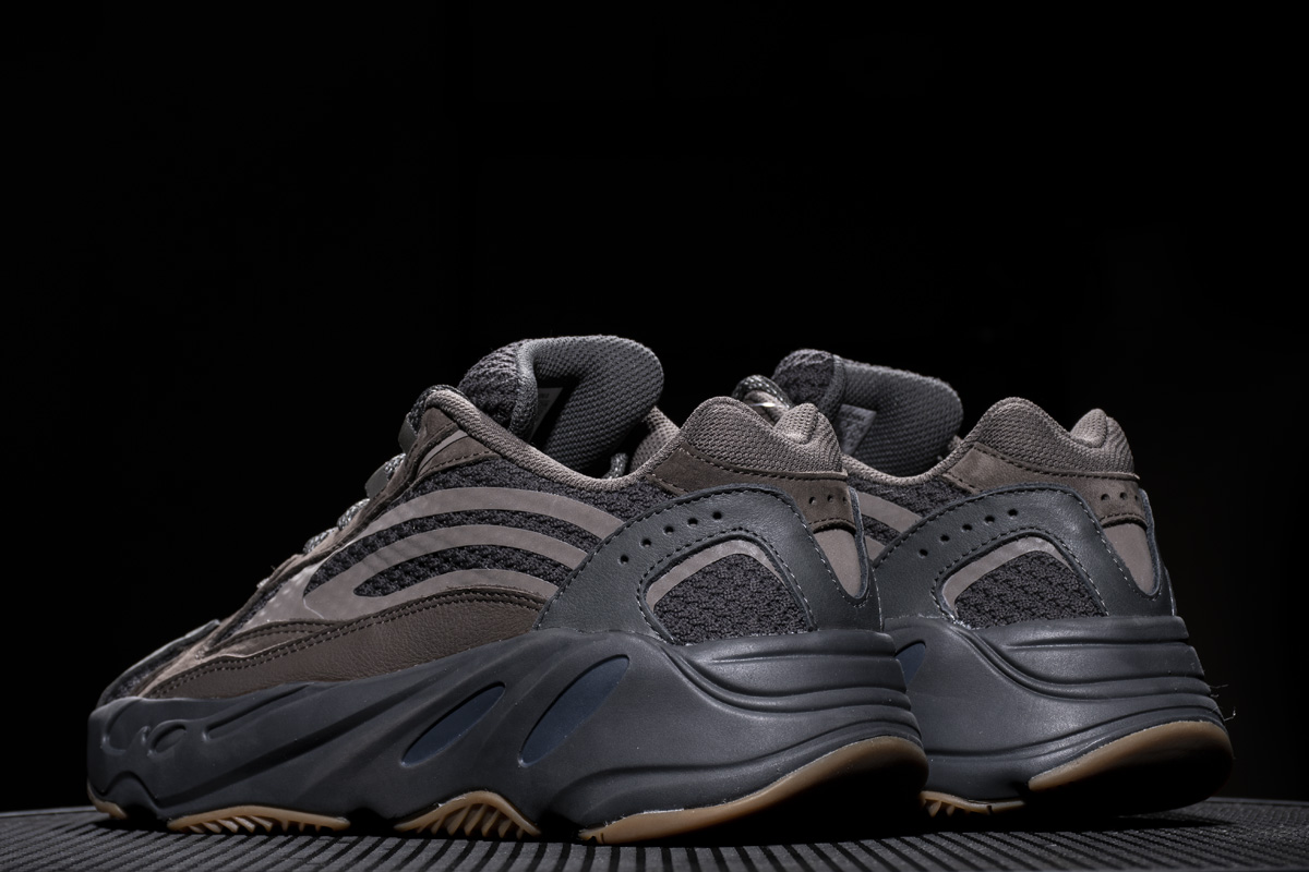 PK GOD  Yeezy Boost 700 V2“Geode”EG6860