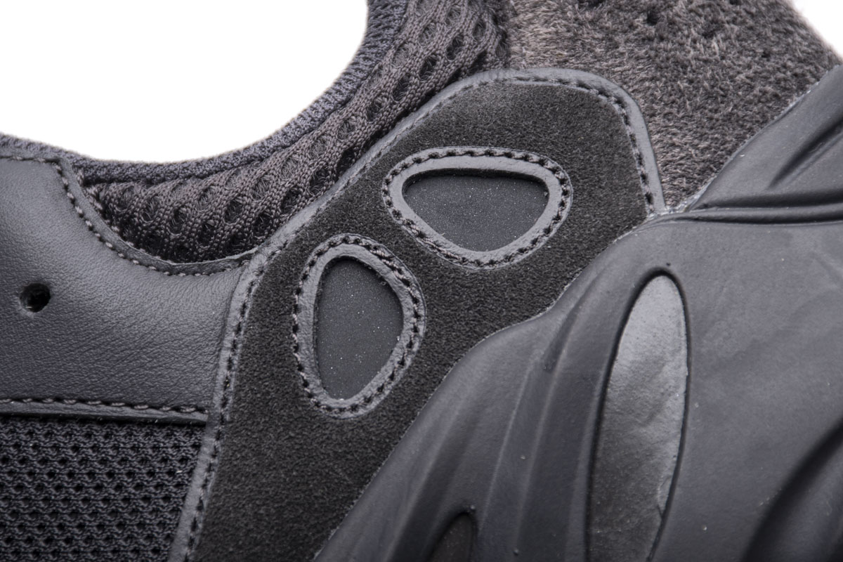 PK GOD  Adidas Yeezy 700 “Utility Black” FV5304