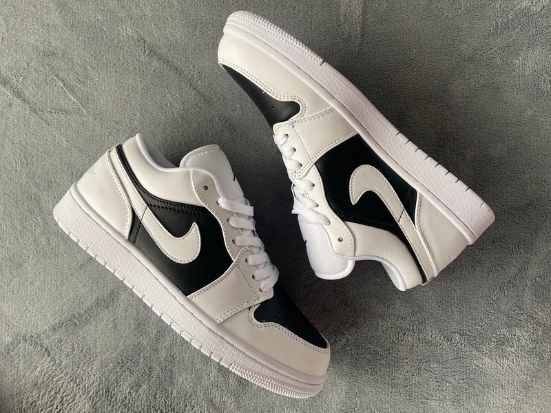 Air Jordan 1 Low Panda   DC0774-100