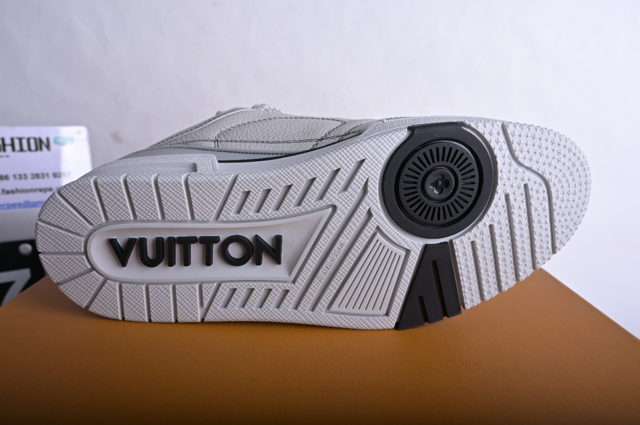 LO**S VU**TON LV Skate Sneaker Grey 1ABZ5X
